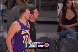 NBA的导播真有一双发现美的眼睛，总能捕捉到场边丰满美女😍